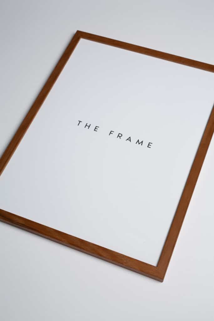 moerk-massiv-egetraa-ramme-kasperbenjamin-1 Mørk egetræ ramme - Mørkfarvet egetræ ramme i massiv fra KASPERBENJAMIN