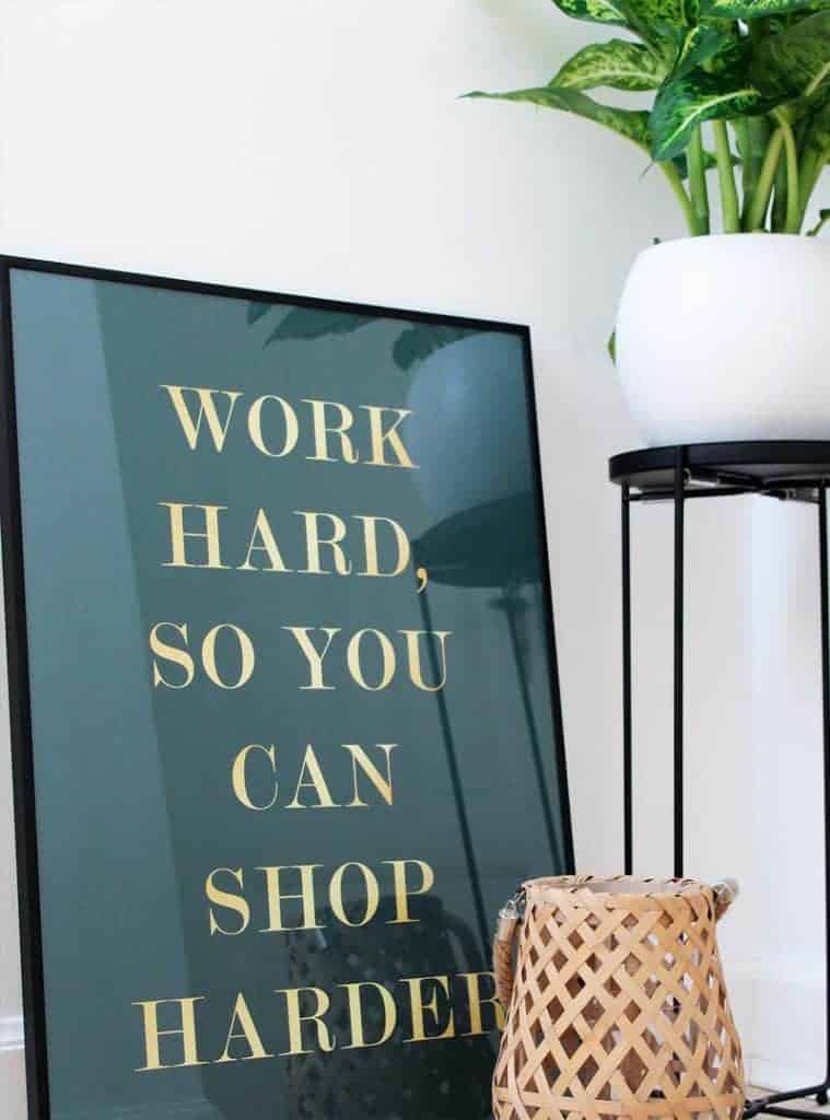 Shopping plakat med guld tekst - Shop Harder plakat